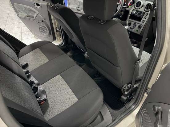 FORD-FIESTA-2010