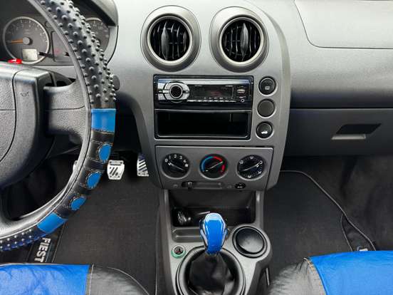 FORD-FIESTA-2005