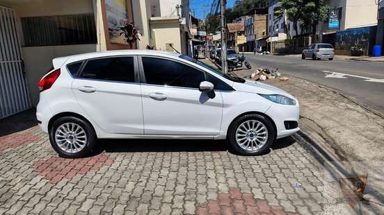 FORD-FIESTA-2014