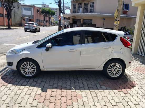 FORD-FIESTA-1.6 TITANIUM PLUS SEDAN 16V FLEX 4P POWERSHIFT FORD-FIESTA-2014