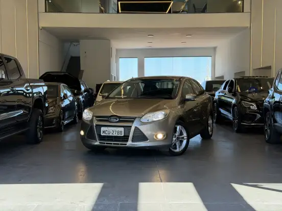 FORD-FOCUS-2.0 SE SEDAN 16V FLEX 4P POWERSHIFT FORD-FOCUS-2014