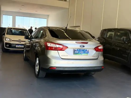 FORD-FOCUS-2.0 SE SEDAN 16V FLEX 4P POWERSHIFT FORD-FOCUS-2014