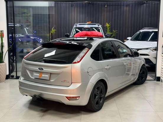 FORD-FOCUS-2011