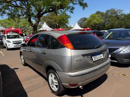 FORD-FOCUS-2004