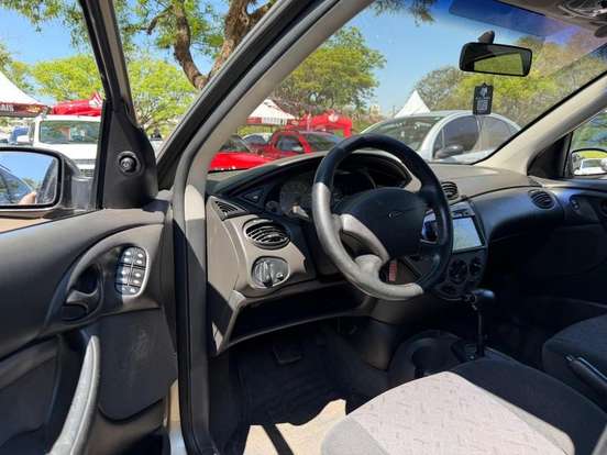 FORD-FOCUS-2004