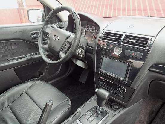 FORD-FUSION-2008