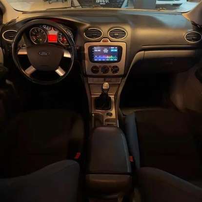 FORD-FOCUS-2010