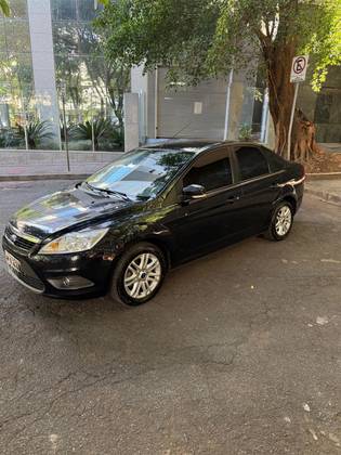 FORD FOCUS 2.0 GLX 16V FLEX 4P AUTOMÁTICO