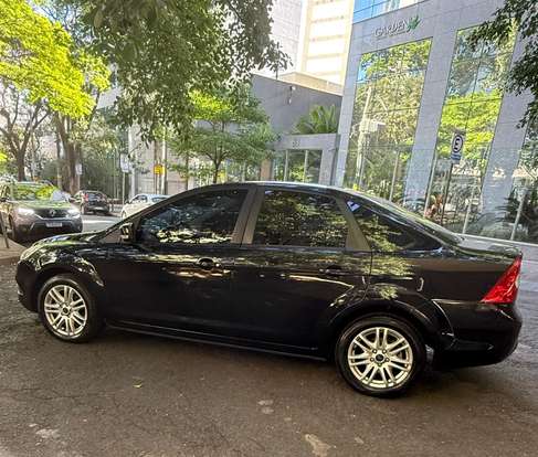 FORD-FOCUS-2011