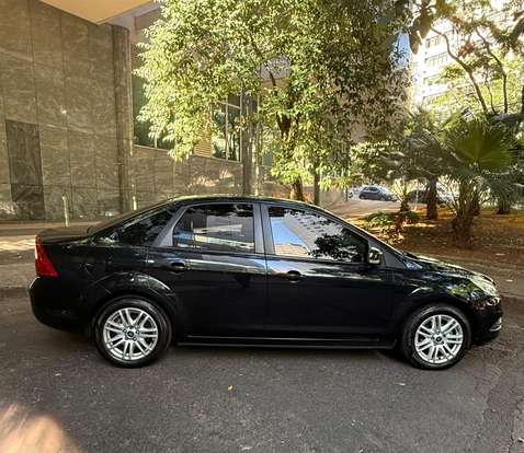 FORD-FOCUS-2011