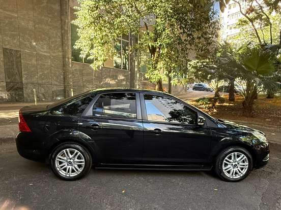 FORD-FOCUS-2.0 GLX 16V FLEX 4P AUTOMÁTICO FORD-FOCUS-2011
