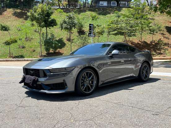 FORD-MUSTANG-2025