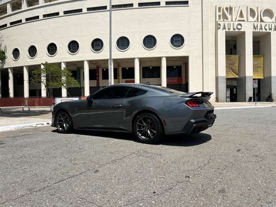 FORD-MUSTANG-2025