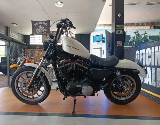 HARLEY-DAVIDSON SPORTSTER XL 883 R 