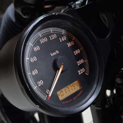 HARLEY-DAVIDSON-SPORTSTER XL 883 R-2008