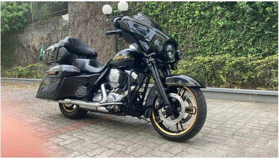 HARLEY-DAVIDSON STREET GLIDE SPECIAL 