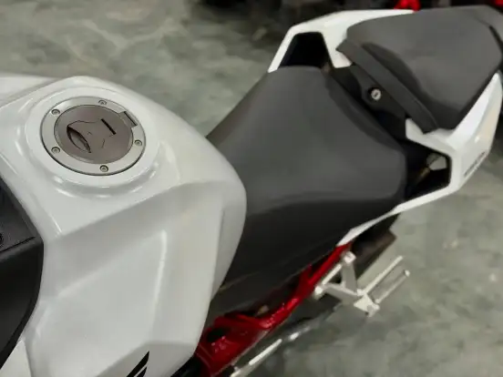 HONDA-CB 750 HORNET-2026