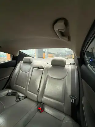 HYUNDAI-ELANTRA-1.8 GLS 16V GASOLINA 4P AUTOMÁTICO HYUNDAI-ELANTRA-2011