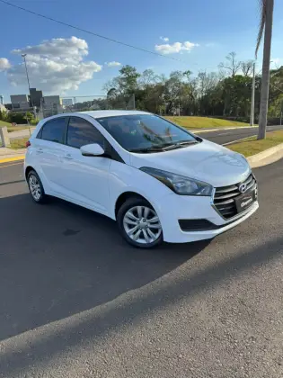 HYUNDAI HB20 1.0 COMFORT PLUS 12V FLEX 4P MANUAL