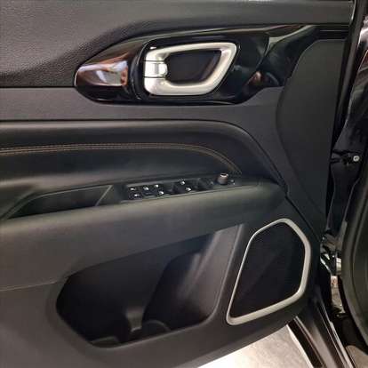 JEEP-COMMANDER-2023