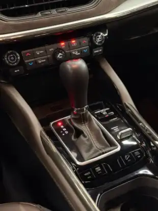 JEEP-COMMANDER-2024