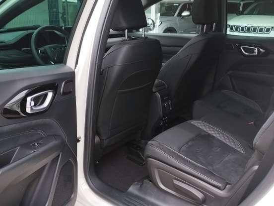 JEEP-COMMANDER-2.0 HURRICANE 4 TURBO GASOLINA BLACKHAWK AT9 JEEP-COMMANDER-2025