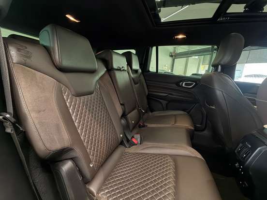 JEEP-COMMANDER-2023