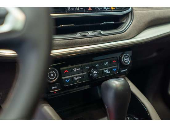 JEEP-COMMANDER-2.2 TURBO DIESEL OVERLAND AT9 JEEP-COMMANDER-2025
