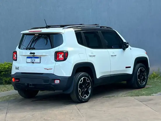 JEEP-RENEGADE-2.0 16V TURBO DIESEL TRAILHAWK 4P 4X4 AUTOMÁTICO JEEP-RENEGADE-2015