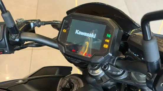 KAWASAKI-Z900-2022