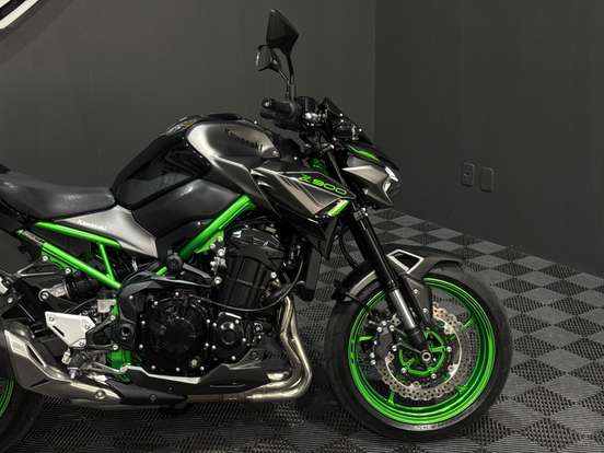 KAWASAKI-Z900-2023