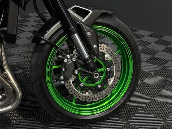 KAWASAKI-Z900-2023