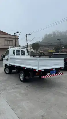 KIA-BONGO-2011