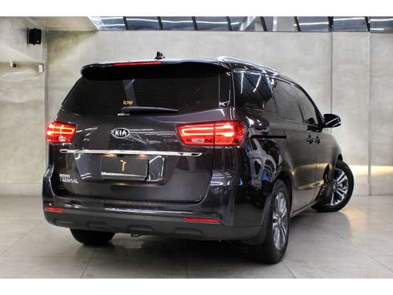 KIA-CARNIVAL-2019