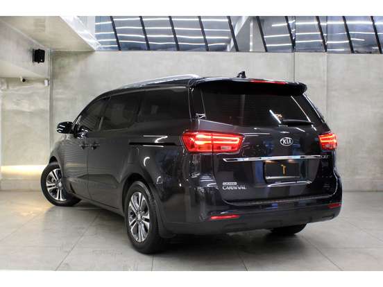 KIA-CARNIVAL-2019