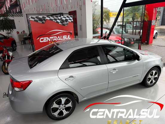 KIA-CERATO-1.6 E.213 SEDAN 16V GASOLINA 4P MANUAL KIA-CERATO-2010