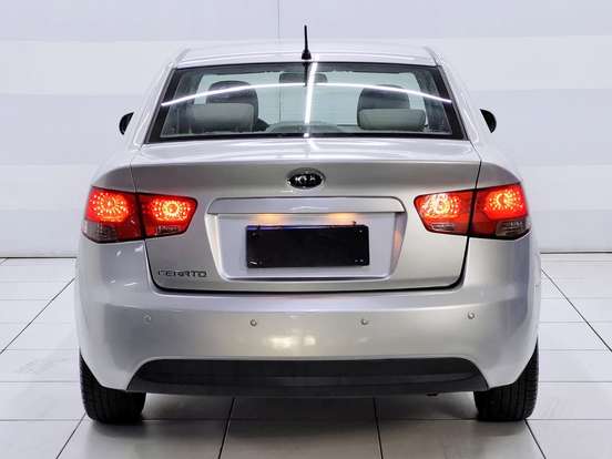 KIA-CERATO-1.6 EX3 SEDAN 16V GASOLINA 4P MANUAL KIA-CERATO-2010