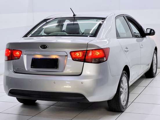 KIA-CERATO-1.6 EX3 SEDAN 16V GASOLINA 4P MANUAL KIA-CERATO-2010