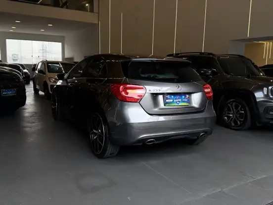 MERCEDES-BENZ-A 200-2015