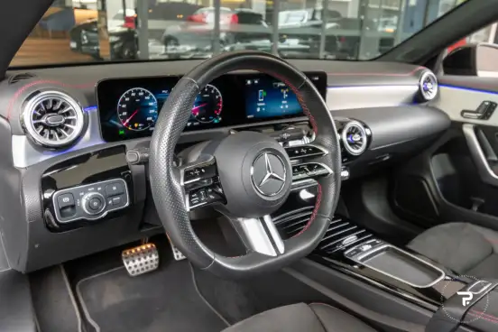 MERCEDES-BENZ-CLA 200-2024