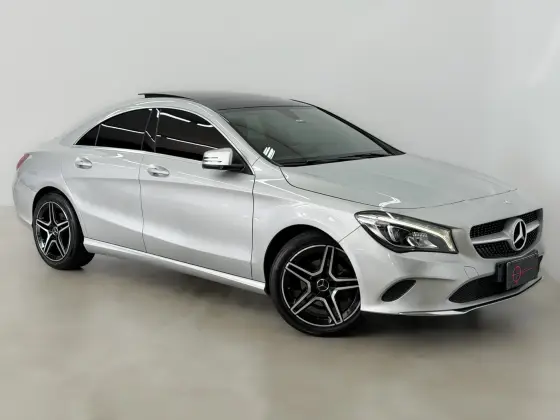 Mercedes-Benz CLA 200 1.6 CGI Flex 7G-DCT