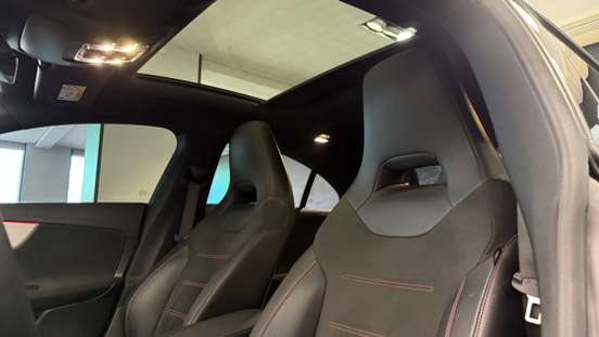 MERCEDES-BENZ-CLA 200-2024