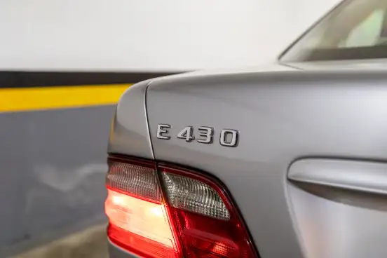 MERCEDES-BENZ-E 430-4.3 ELEGANCE V8 GASOLINA 4P AUTOMÁTICO MERCEDES-BENZ-E 430-2001