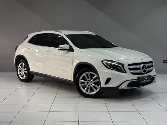 MERCEDES-BENZ-GLA 200-2016
