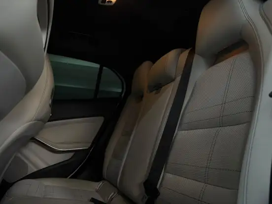 MERCEDES-BENZ-GLA 200-2016