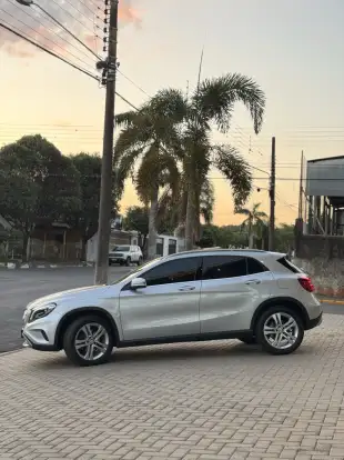 MERCEDES-BENZ-GLA 200-1.6 CGI ENDURO 16V TURBO FLEX 4P AUTOMÁTICO MERCEDES-BENZ-GLA 200-2015