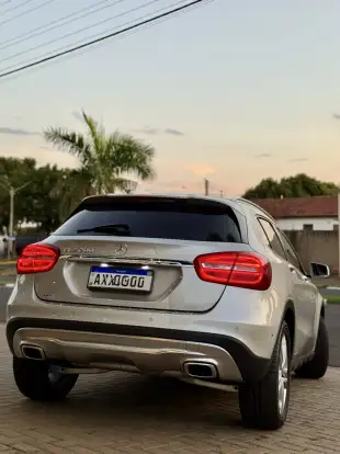 MERCEDES-BENZ-GLA 200-1.6 CGI ENDURO 16V TURBO FLEX 4P AUTOMÁTICO MERCEDES-BENZ-GLA 200-2015