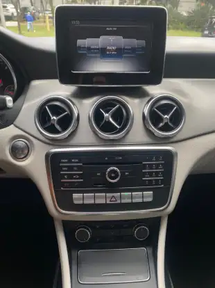 MERCEDES-BENZ-GLA 200-2018