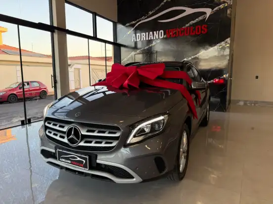 MERCEDES-BENZ-GLA 200-2020