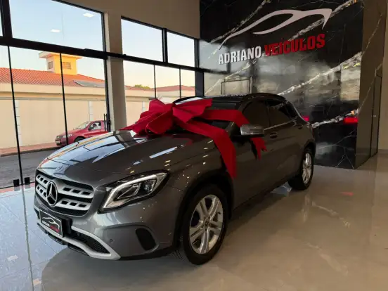 MERCEDES-BENZ-GLA 200-2020